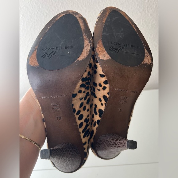 Donald J Pliner Size 7 Fatima Peep Stiletto Leather Calf Hair Heels Leopard Pump - Picture 8 of 8
